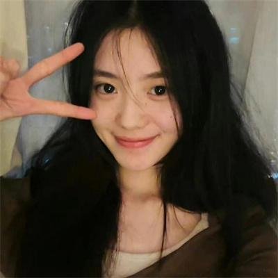 照片中的女孩